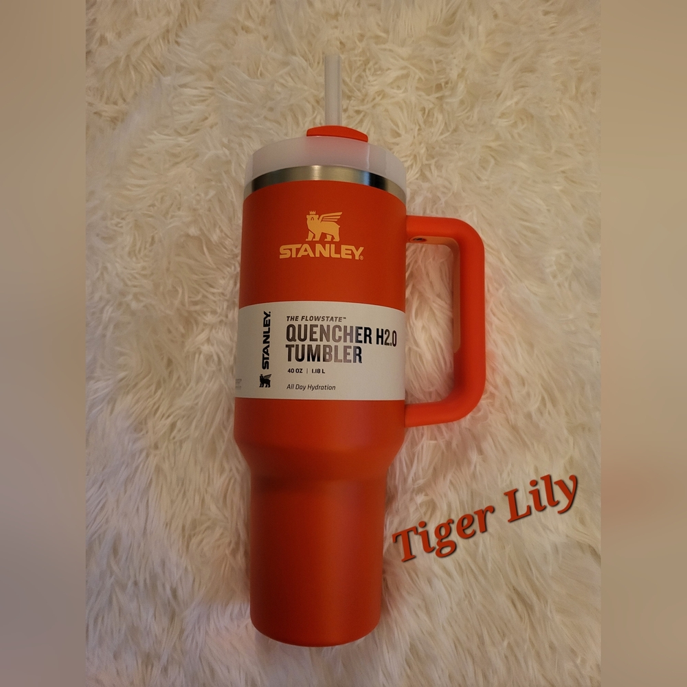 NIB STANLEY 40OZ QUENCHER H2.0 FLOWSTATE TUMBLER- TIGER LILY